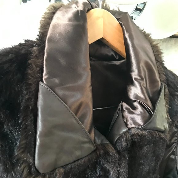 Faux Fur Reversible Vest - Andrew Marc New York - Picture 2 of 6